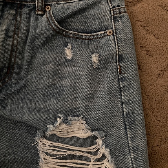 Oversized distressed shorts - Picture 3 of 5